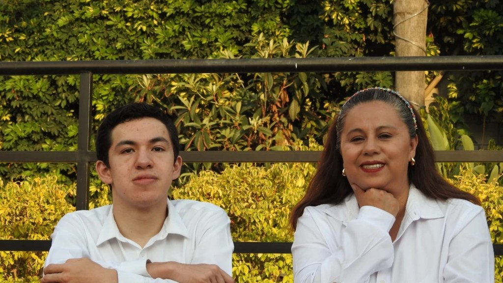 Personas promoviendo la inclusión y el apoyo a personas con discapacidad en México