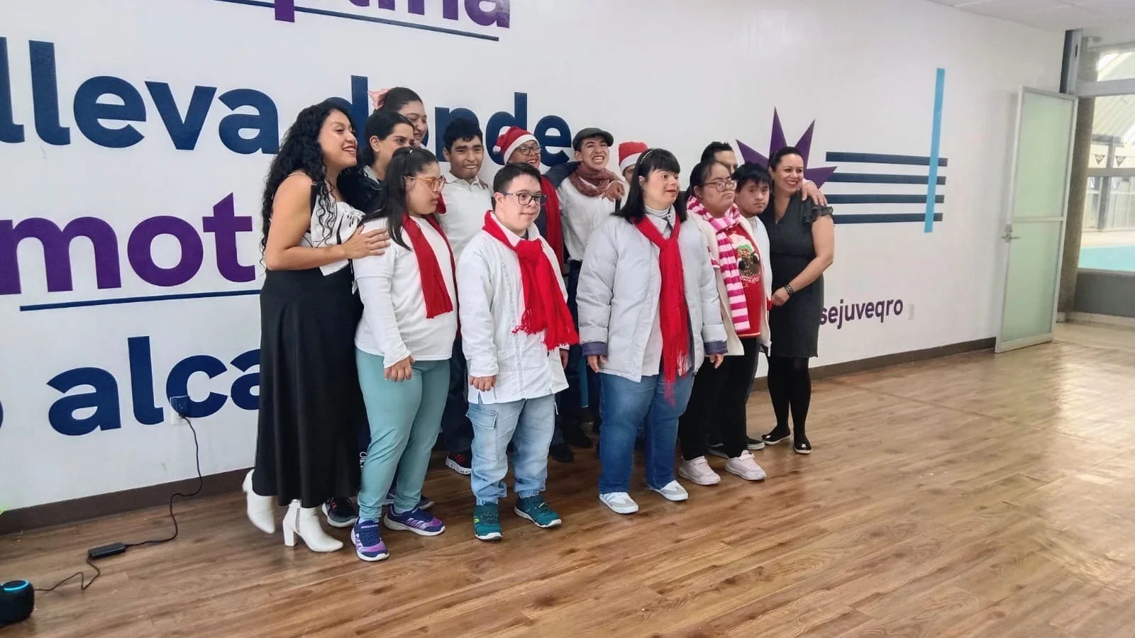 Jóvenes con discapacidad intelectual participando en un proyecto educativo inclusivo en Querétaro.